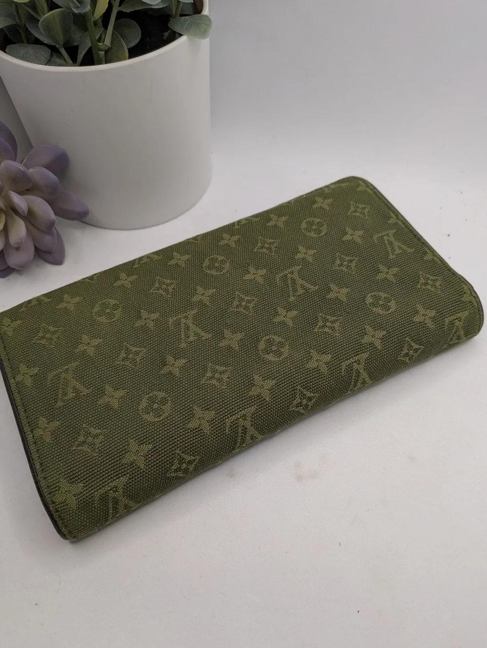 Louis Vuitton Monogram Mini Lin International Wallet - Kaki Green